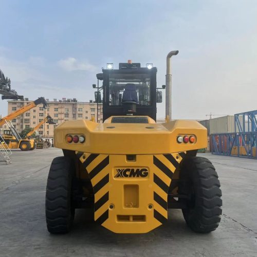 xe nang dau 20 tan 4