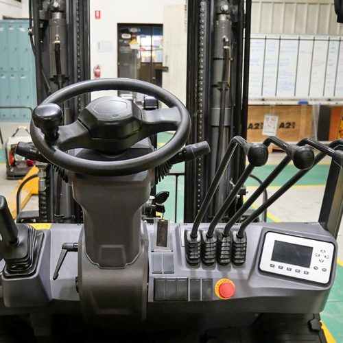 xe nang dien ngoi lai 2.5 tan 7