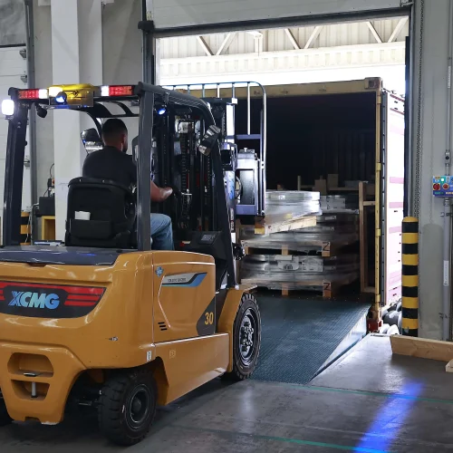 xe nang dien ngoi lai 3 tan 9